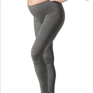 Blanqi maternity leggings Size M